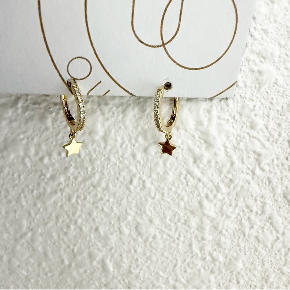 NWT Urban Outfitters Gold Star Hoop Earrings - Picture 1 of 2